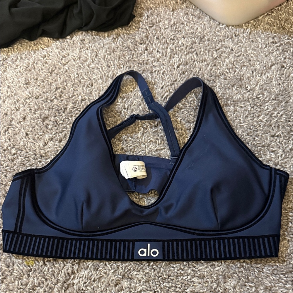 ALO Yoga NAVY *limited edition* AirLift Line up Bra size Medium